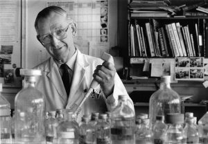 İki dəfə Kimya üzrə Nobel Mükafatına layiq görülən yeganə şəxs – Frederick Sanger